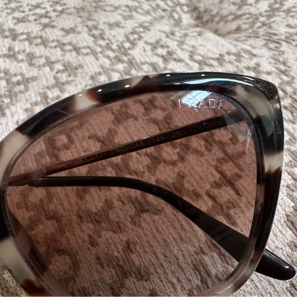 Prada Sunglasses Authentic with Case Tortoise Shell Gold Gradient Lens - Picture 5 of 8